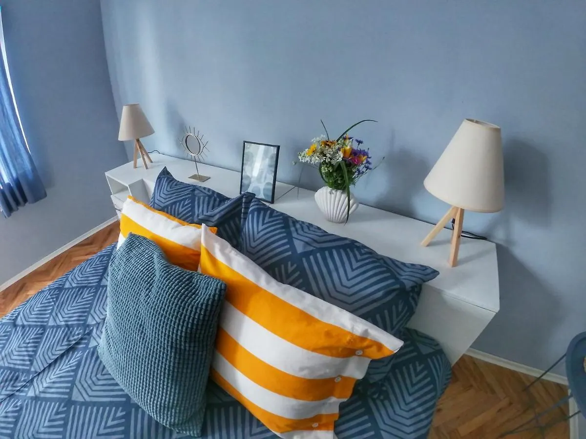 Into The Blue, 4 Guests, 5 Min Away From The Beach Warna